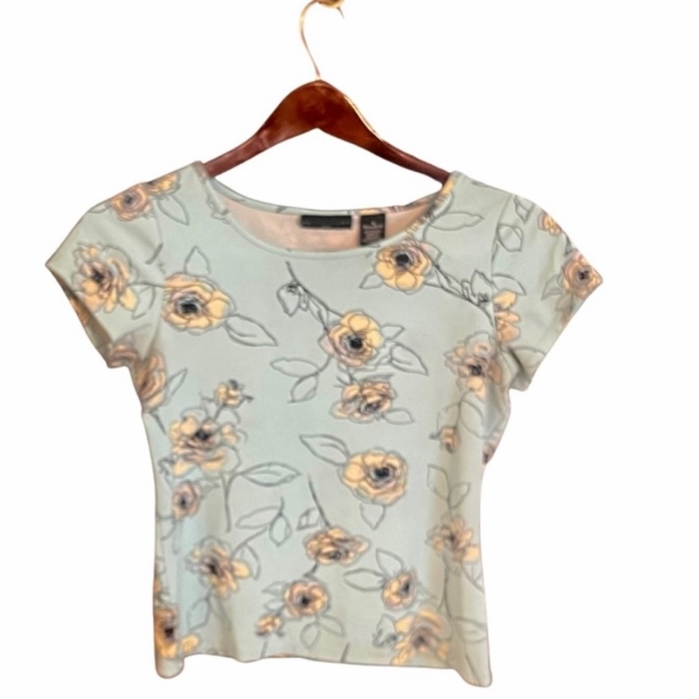 Apostrophe SP blue floral top.